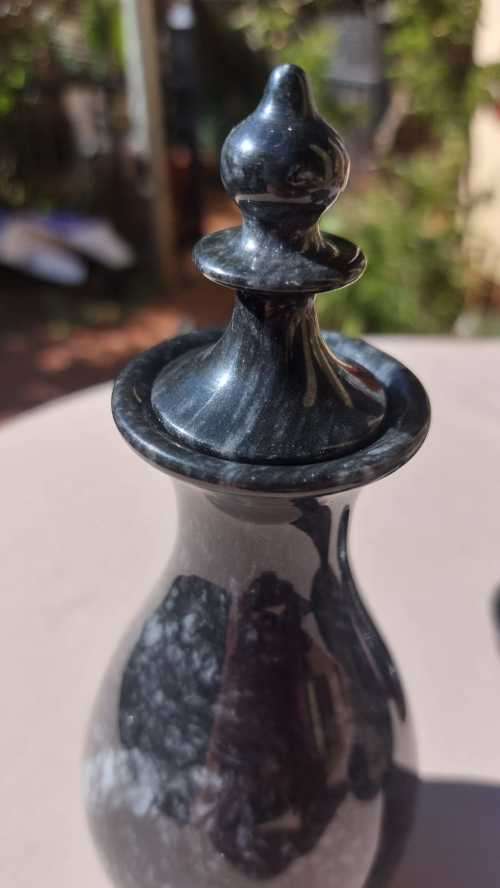 GORGEOUS SOLID SWIRL MARBLE DECANTER OR SAKE SET WITH 6 CUPS