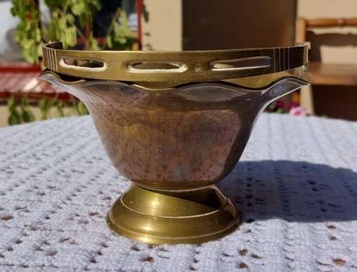 A CUTE BRASS BASKET WITH HANDLE