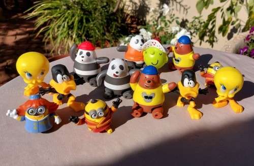 COLLECTION OF MCDONALDS HAPPY MEAL TOYS