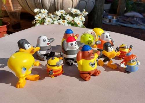 COLLECTION OF MCDONALDS HAPPY MEAL TOYS
