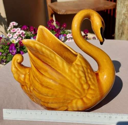 BEAUTIFUL SWAN MUSTARD COLOUR CERAMIC VASE
