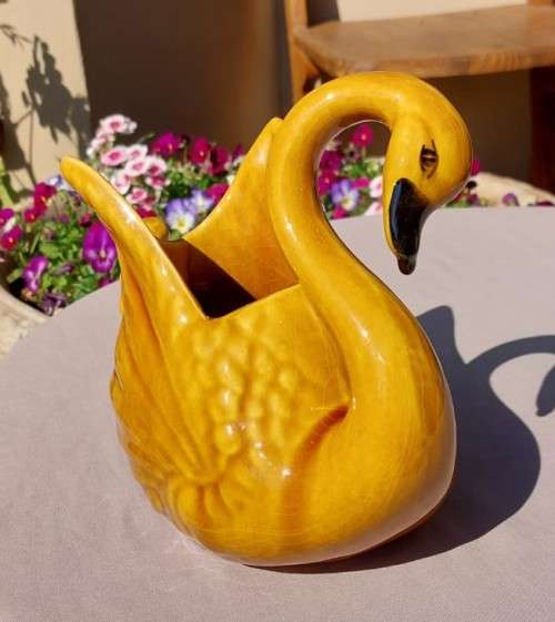 BEAUTIFUL SWAN MUSTARD COLOUR CERAMIC VASE