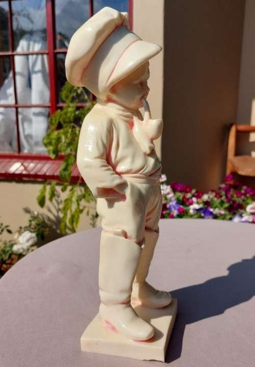SIGNED ARTA FINA LARGE (31CM HIGH) RESIN STATUE OF YOUNG BOY SMOKING PIPE