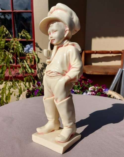 SIGNED ARTA FINA LARGE (31CM HIGH) RESIN STATUE OF YOUNG BOY SMOKING PIPE