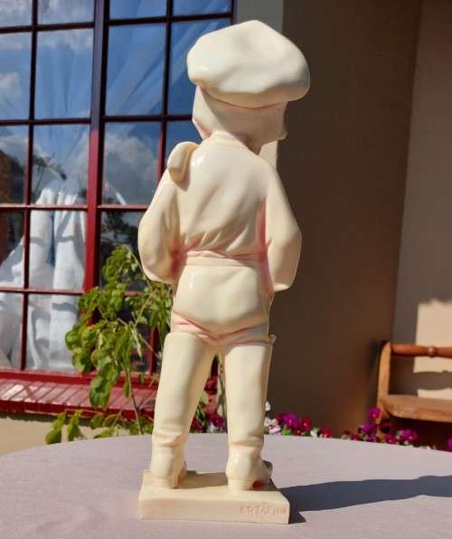 SIGNED ARTA FINA LARGE (31CM HIGH) RESIN STATUE OF YOUNG BOY SMOKING PIPE