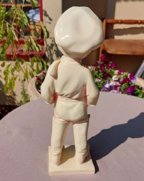 SIGNED ARTA FINA LARGE (31CM HIGH) RESIN STATUE OF YOUNG BOY SMOKING PIPE