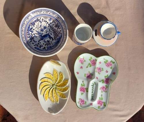 CERAMIC BATCH OF FIVE (5) ODDBALLS