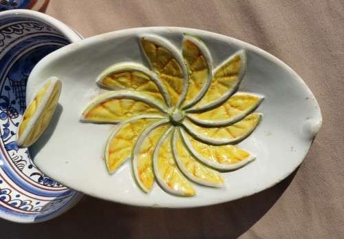 CERAMIC BATCH OF FIVE (5) ODDBALLS