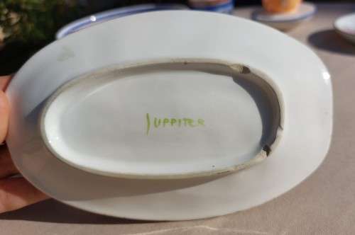 CERAMIC BATCH OF FIVE (5) ODDBALLS