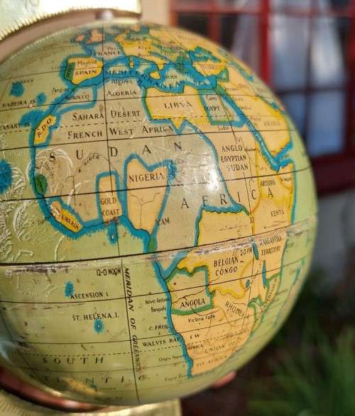 ANTIQUE 1930S VERY RARE RELIABLE SERIES SMALL GLOBE MADE IN ENGLAND - SHOWS MANY OLD COUNTRY NAMES