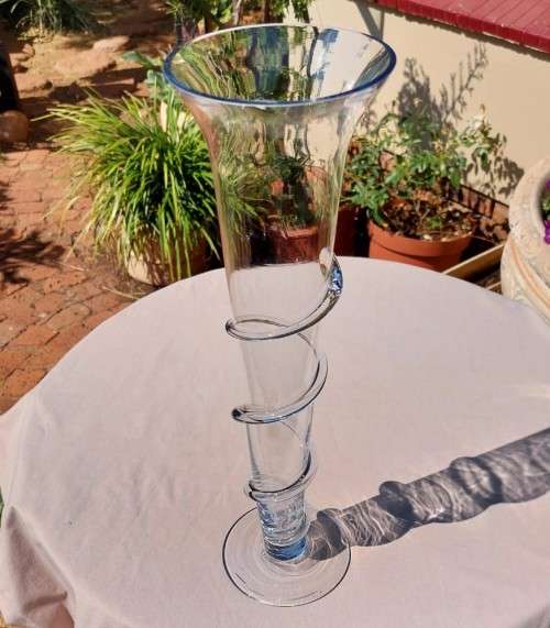 LARGE 48CM HIGH HANDMADE ART GLASS VASE WITH OUTSIDE GLASS STRIP TWIRL AROUND