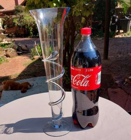 LARGE 48CM HIGH HANDMADE ART GLASS VASE WITH OUTSIDE GLASS STRIP TWIRL AROUND