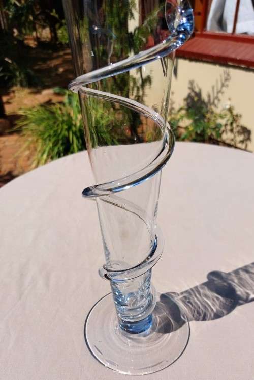 LARGE 48CM HIGH HANDMADE ART GLASS VASE WITH OUTSIDE GLASS STRIP TWIRL AROUND