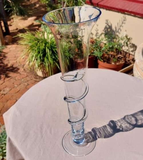 LARGE 48CM HIGH HANDMADE ART GLASS VASE WITH OUTSIDE GLASS STRIP TWIRL AROUND
