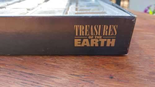 COLLECTION OF 19 ROCKS AND MINERAL SPECIMENS IN PERSPEX BOXES