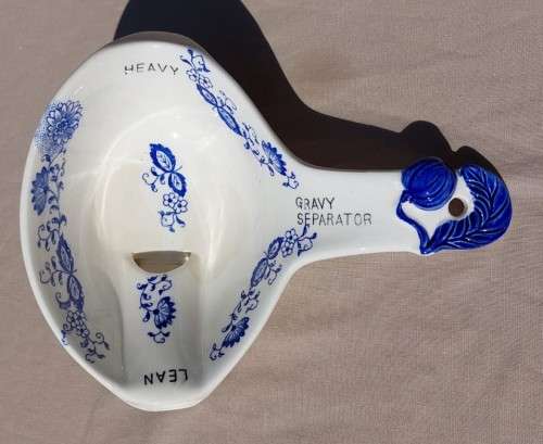 INTERESTING BLUE ONION PORCELAIN MARK GRAVY SEPARATOR
