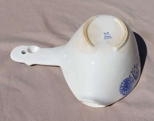 INTERESTING BLUE ONION PORCELAIN MARK GRAVY SEPARATOR