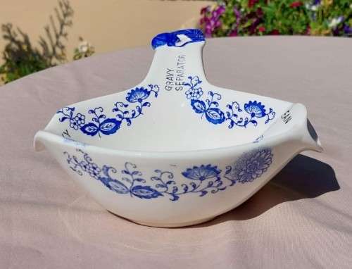 INTERESTING BLUE ONION PORCELAIN MARK GRAVY SEPARATOR