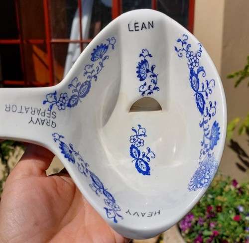 INTERESTING BLUE ONION PORCELAIN MARK GRAVY SEPARATOR