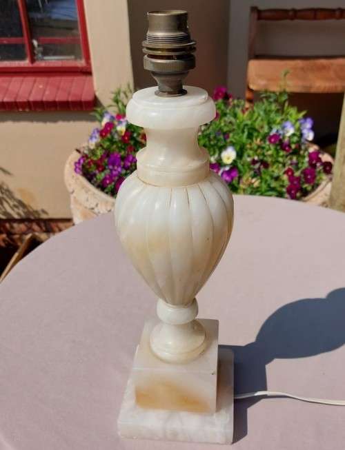 RESIN TABLE LAMP WITH MARBLE BASE IN GOOD WORKING CONDITION