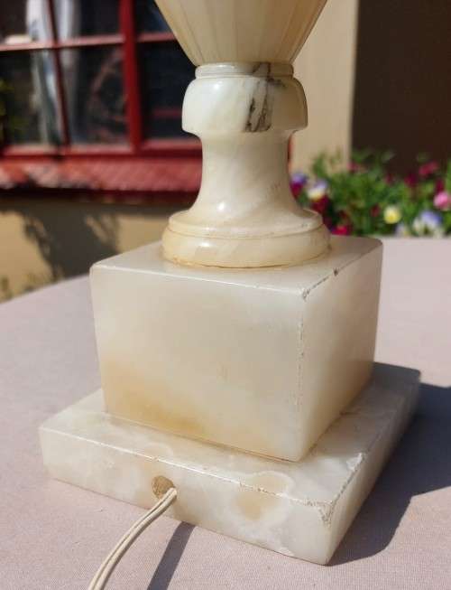 RESIN TABLE LAMP WITH MARBLE BASE IN GOOD WORKING CONDITION