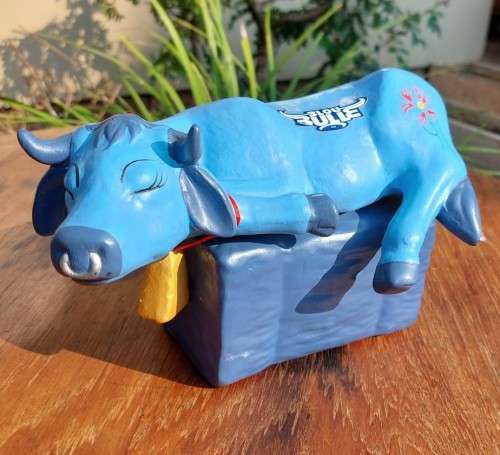 FOR ALL THE LADY BLUE BULL SUPPORTERS OUT THERE. A BLOU BULLE HANGBUL CERAMIC NR22N