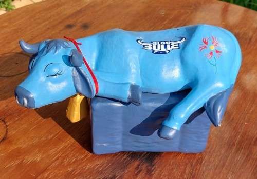 FOR ALL THE LADY BLUE BULL SUPPORTERS OUT THERE. A BLOU BULLE HANGBUL CERAMIC NR22N