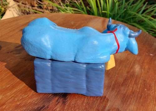 FOR ALL THE LADY BLUE BULL SUPPORTERS OUT THERE. A BLOU BULLE HANGBUL CERAMIC NR22N