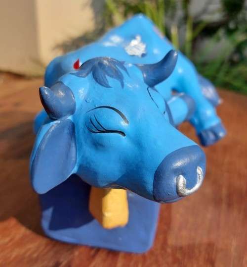 FOR ALL THE LADY BLUE BULL SUPPORTERS OUT THERE. A BLOU BULLE HANGBUL CERAMIC NR22N