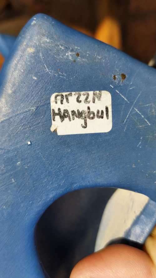 FOR ALL THE LADY BLUE BULL SUPPORTERS OUT THERE. A BLOU BULLE HANGBUL CERAMIC NR22N