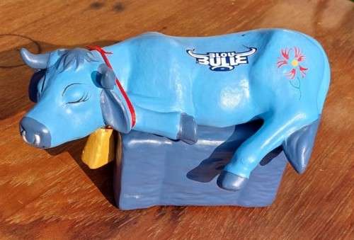 FOR ALL THE LADY BLUE BULL SUPPORTERS OUT THERE. A BLOU BULLE HANGBUL CERAMIC NR22N
