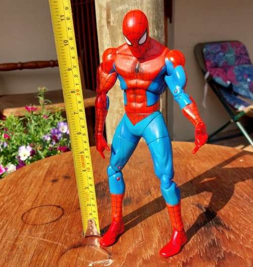 RARE 2005 MARVEL 30CM HIGH POSABLE SPIDERMAN ACTION FIGURE BY TOY BIZ WITH 27 ARTICULATED POINTS