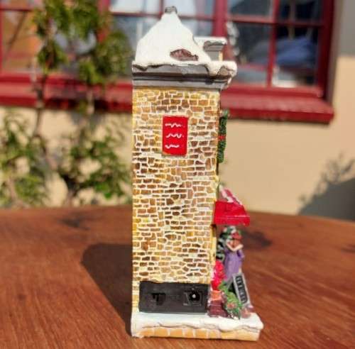 CERAMIC BATTERY LIGHTED CHRISTMAS STORY HOUSE WORKING