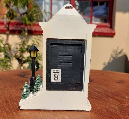 CERAMIC BATTERY LIGHTED CHRISTMAS STORY HOUSE WORKING