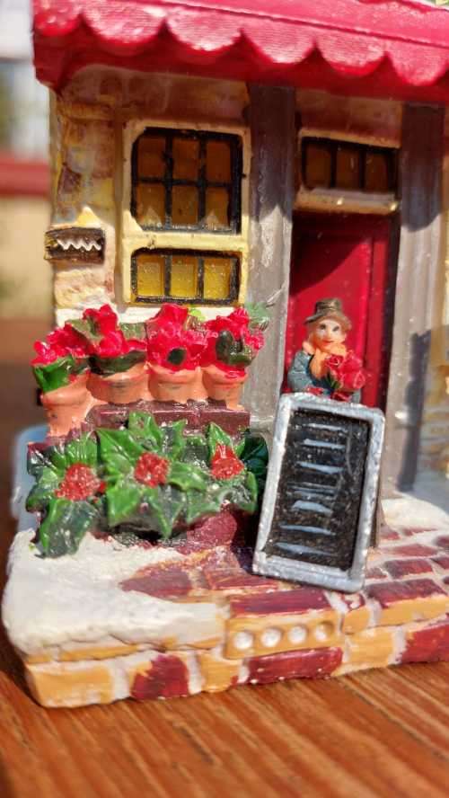 CERAMIC BATTERY LIGHTED CHRISTMAS STORY HOUSE WORKING