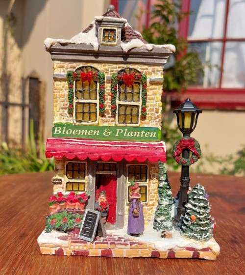 CERAMIC BATTERY LIGHTED CHRISTMAS STORY HOUSE WORKING