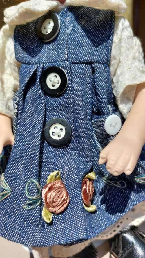 CUTE HIGH QUALITY PORCELAIN DOLL WITH BLUE EYES AND BIG EYELASHES ON STAND