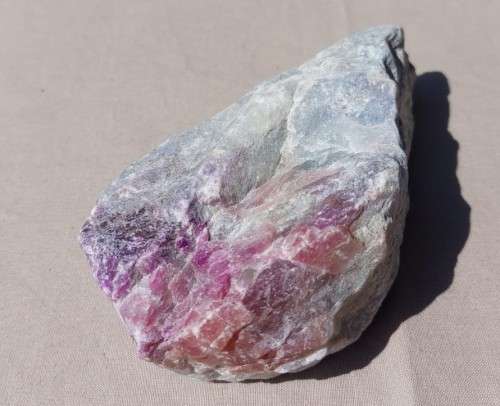 INCREDIBLY BEAUTIFUL RAW ROCK SPECIMEN IN SHADES OF PINK TO DARK PURPLE ON A WHITE QUARTZ OR PECTOLI