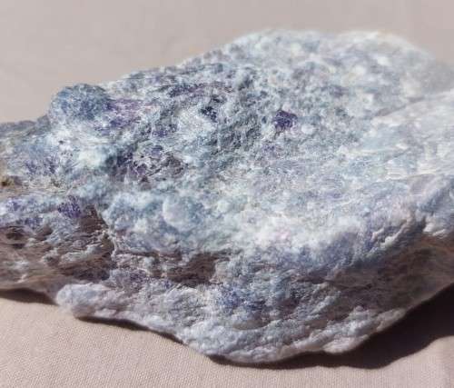 INCREDIBLY BEAUTIFUL RAW ROCK SPECIMEN IN SHADES OF PINK TO DARK PURPLE ON A WHITE QUARTZ OR PECTOLI