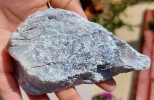 INCREDIBLY BEAUTIFUL RAW ROCK SPECIMEN IN SHADES OF PINK TO DARK PURPLE ON A WHITE QUARTZ OR PECTOLI