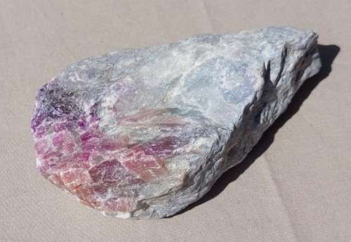 INCREDIBLY BEAUTIFUL RAW ROCK SPECIMEN IN SHADES OF PINK TO DARK PURPLE ON A WHITE QUARTZ OR PECTOLI