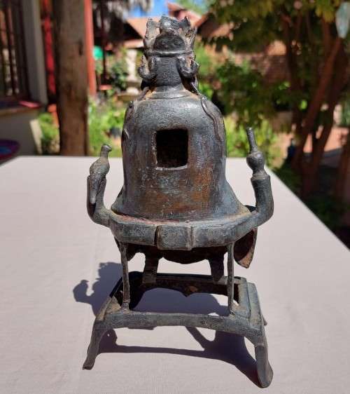 CHINESE BUDDHISM KUAN YIN (GODDESS OF MERCY) CAST BRONZE STATUE ON SMALL TABLE STAND