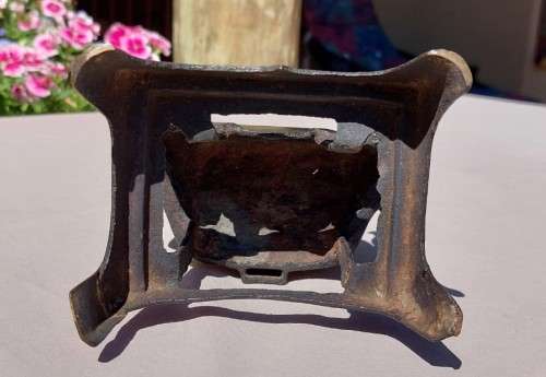 CHINESE BUDDHISM KUAN YIN (GODDESS OF MERCY) CAST BRONZE STATUE ON SMALL TABLE STAND