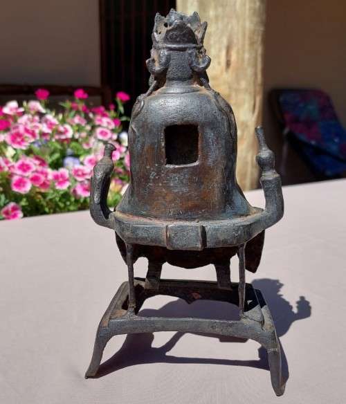 CHINESE BUDDHISM KUAN YIN (GODDESS OF MERCY) CAST BRONZE STATUE ON SMALL TABLE STAND