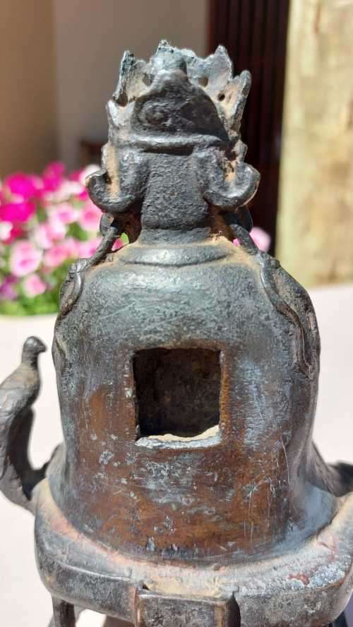 CHINESE BUDDHISM KUAN YIN (GODDESS OF MERCY) CAST BRONZE STATUE ON SMALL TABLE STAND