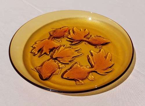 VINTAGE AMBER GOLD FISH EMBOSSED BOWL
