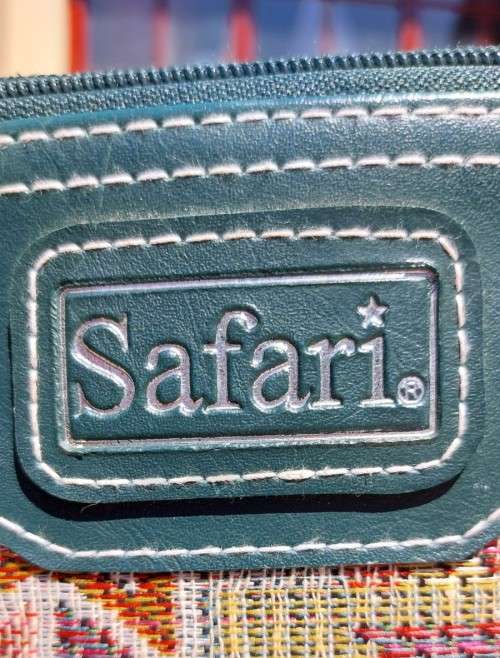 BEAUTIFUL SAFARI BRAND FABRIC STITCHED, FAUX LEATHER AND CANVAS HANDLE OVAL VANITY CASE