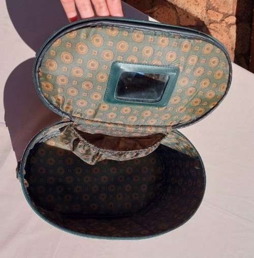 BEAUTIFUL SAFARI BRAND FABRIC STITCHED, FAUX LEATHER AND CANVAS HANDLE OVAL VANITY CASE