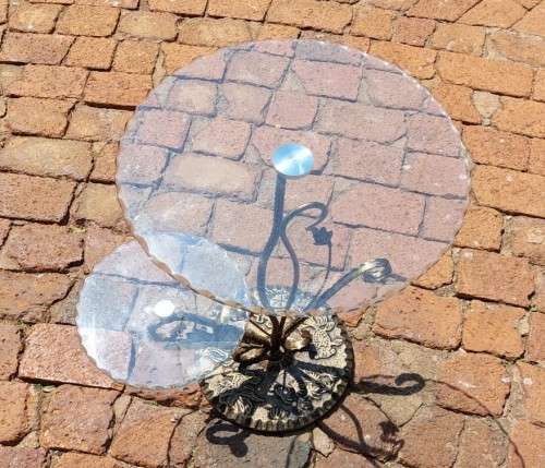 HIGH CLASS DINING CAST IRON AND TEMPERED GLASS CAKE STAND