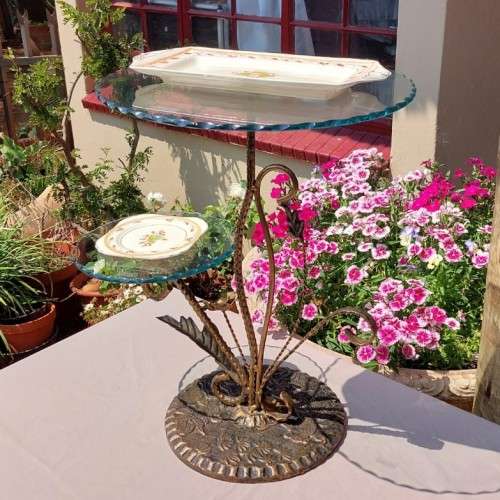 HIGH CLASS DINING CAST IRON AND TEMPERED GLASS CAKE STAND